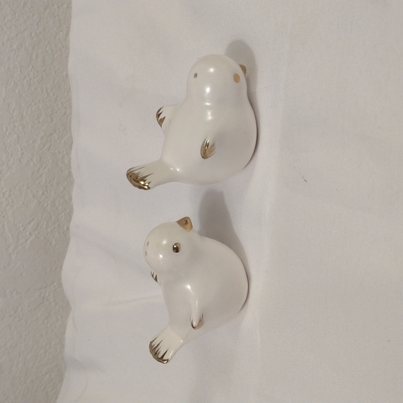 White porcelain salt and pepper shaker birds with gold beak & wing tips set of 2 - Picture 6 of 9